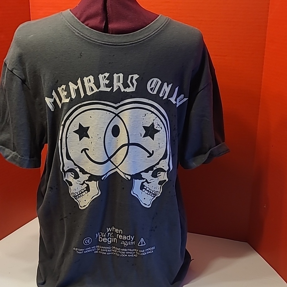 Members Only graphic Tee DEATH BEFORE DISHONOR SIZE MED